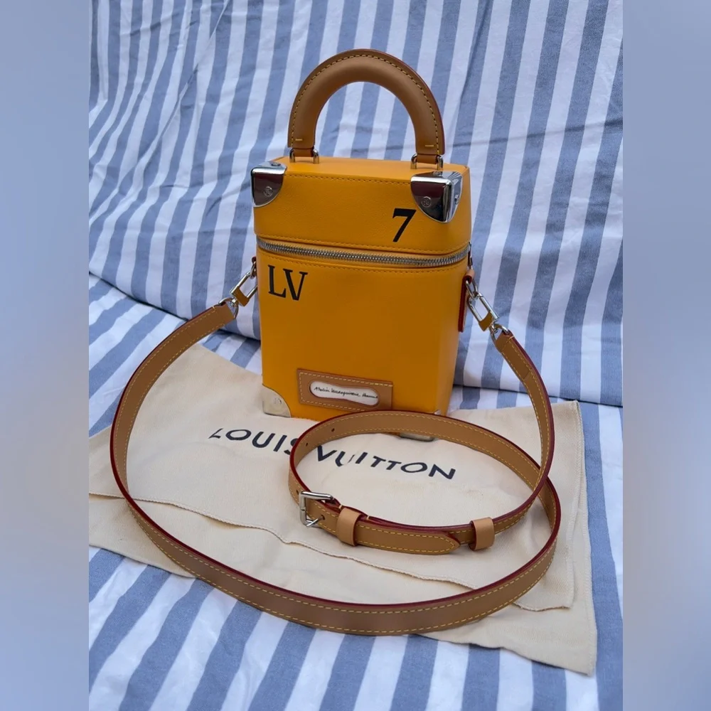 Auth Louis Vuitton Trunk • Limited Vertical Box Trunk 07 Virgil Abloh Authentic